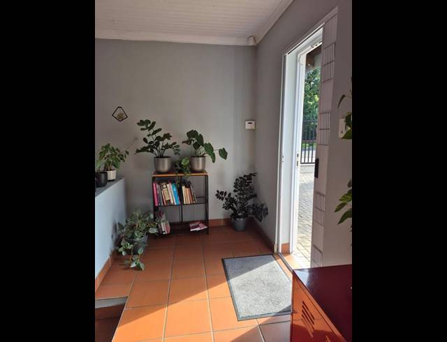 BUSINESS PROPERTY TO RENT IN CLUBVIEW